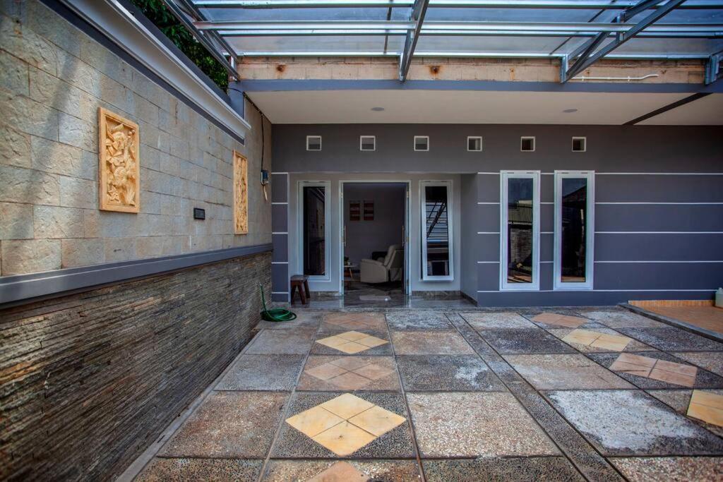 Villa Palm Springs By Reqhome Ciater Hilir Exterior photo