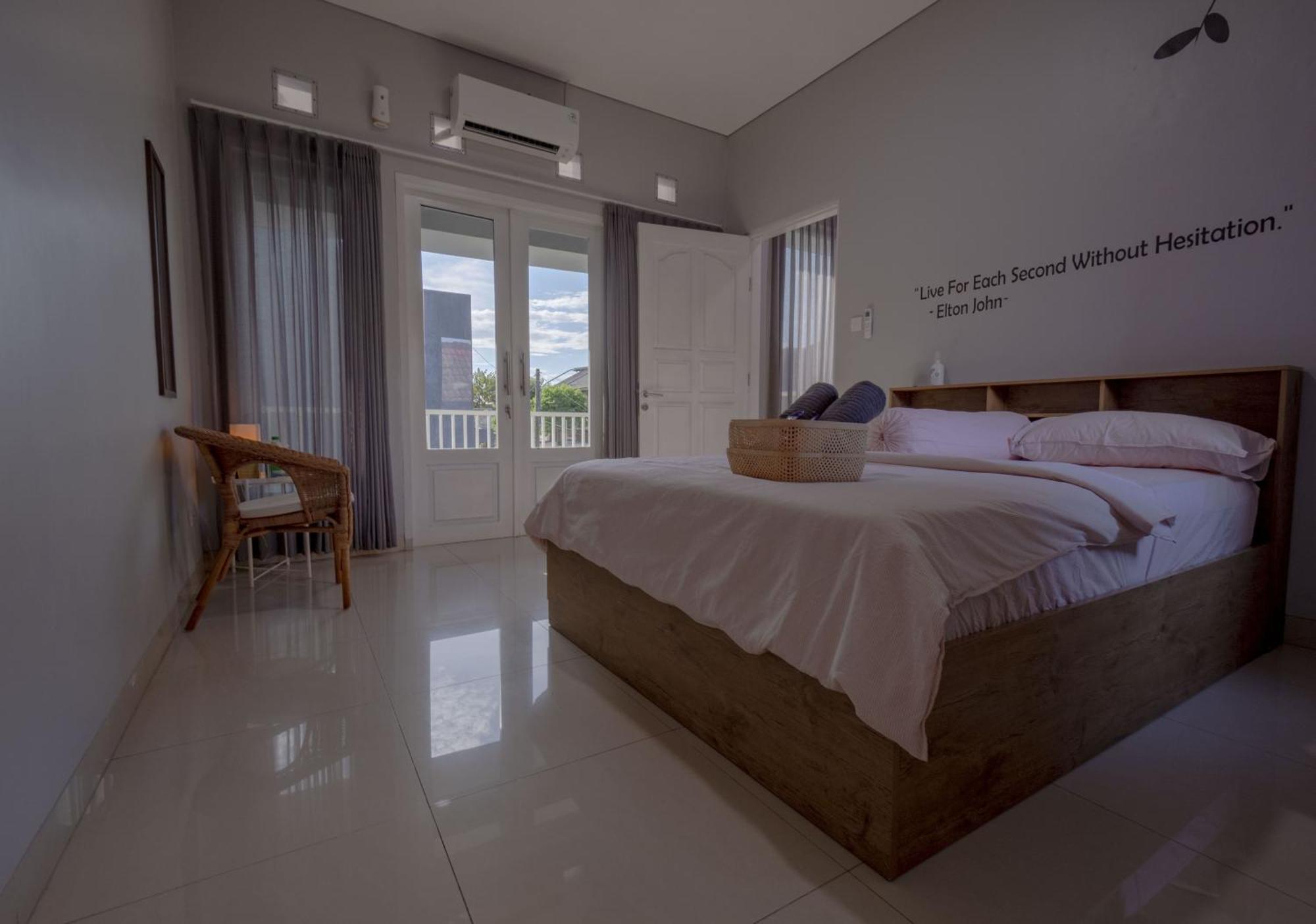Villa Palm Springs By Reqhome Ciater Hilir Exterior photo